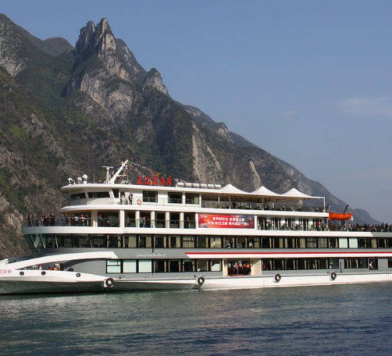 Xiling Gorge Half-Day Cruise Ship