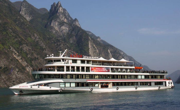 Xiling Gorge Half-Day Cruise Ship